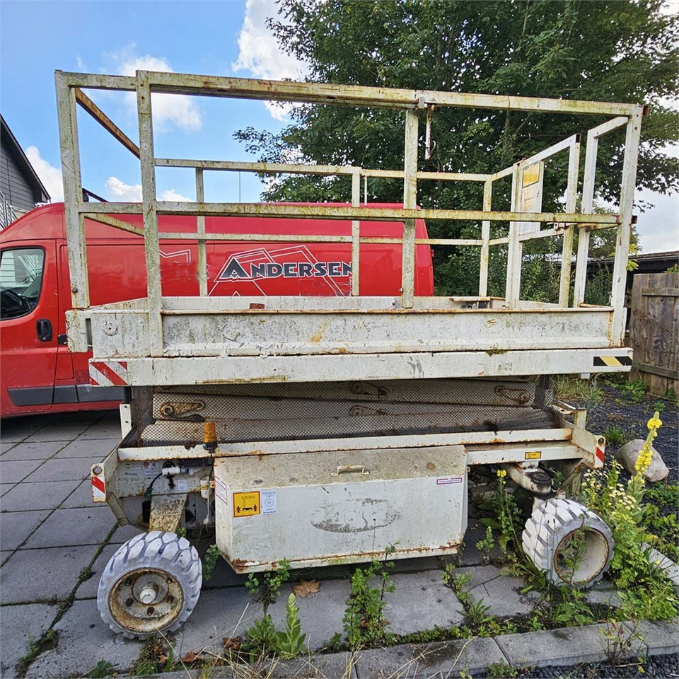 Holland Lift MONOSTAR Y-83EL16 - מעלית מספריים: תמונה 1 Holland Lift MONOSTAR Y-83EL16 - מעלית מספריים: תמונה 1