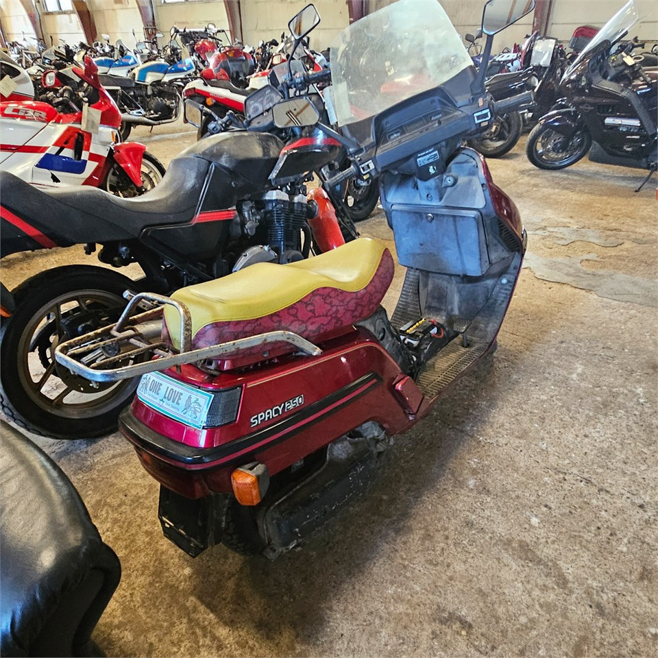 Honda 250 Spacy - אופנוע: תמונה 3 Honda 250 Spacy - אופנוע: תמונה 3