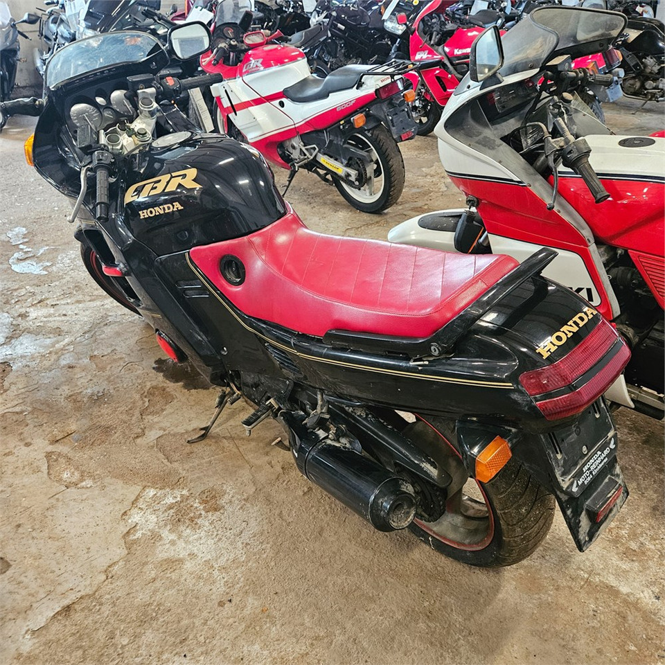 Honda CBR1000F - אופנוע: תמונה 5 Honda CBR1000F - אופנוע: תמונה 5