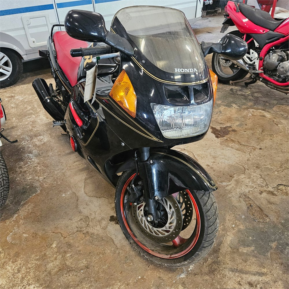 Honda CBR1000F - אופנוע: תמונה 2 Honda CBR1000F - אופנוע: תמונה 2