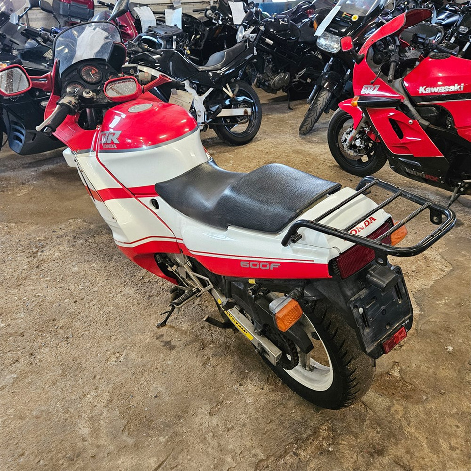 Honda CBR600F Super sport - אופנוע: תמונה 3 Honda CBR600F Super sport - אופנוע: תמונה 3