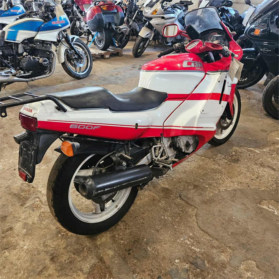 Honda CBR600F Super sport - אופנוע: תמונה 5 Honda CBR600F Super sport - אופנוע: תמונה 5