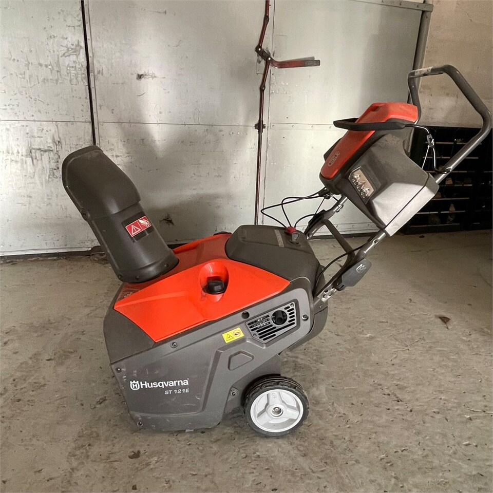Husqvarna ST 121 E - ציוד לגינה: תמונה 2 Husqvarna ST 121 E - ציוד לגינה: תמונה 2