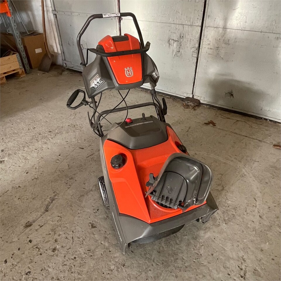 Husqvarna ST 121 E - ציוד לגינה: תמונה 3 Husqvarna ST 121 E - ציוד לגינה: תמונה 3