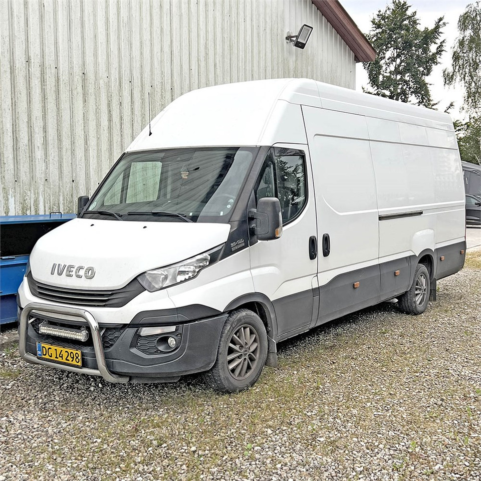 Iveco 35s18 - כלי רכב מסחרי עם לוח: תמונה 1 Iveco 35s18 - כלי רכב מסחרי עם לוח: תמונה 1