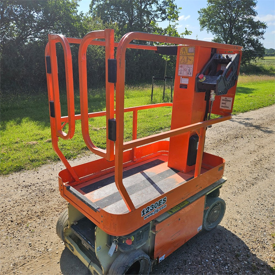 JLG 1230 ES - מעלית תורן אנכית: תמונה 4 JLG 1230 ES - מעלית תורן אנכית: תמונה 4