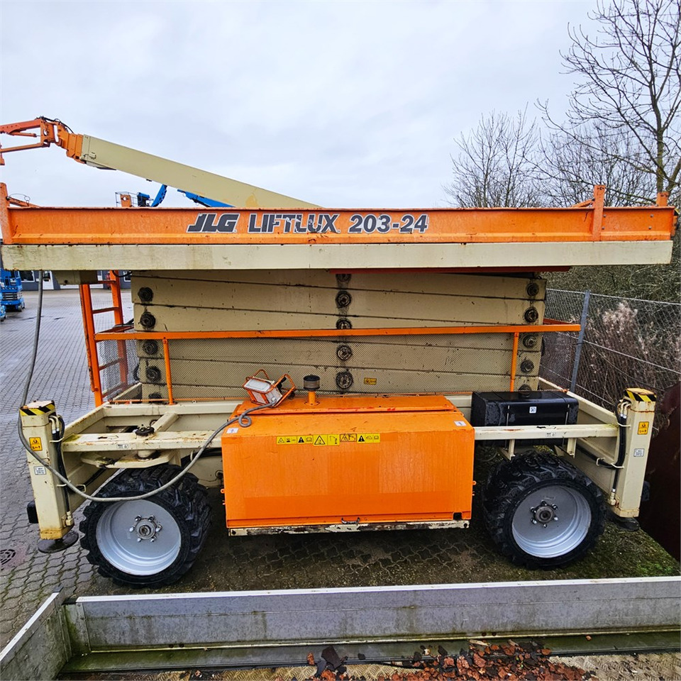 JLG 203-24 - מעלית מספריים: תמונה 2 JLG 203-24 - מעלית מספריים: תמונה 2