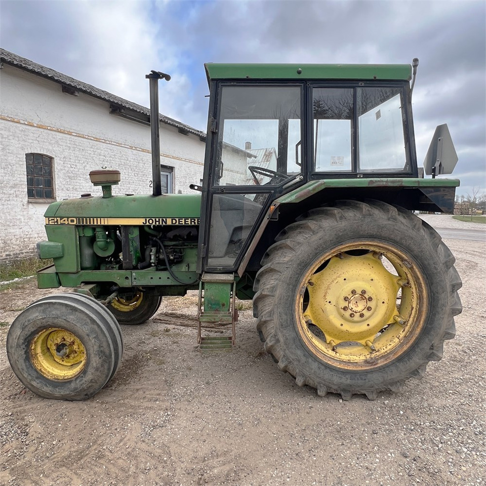 John Deere 2140 - טרקטור חקלאי: תמונה 2 John Deere 2140 - טרקטור חקלאי: תמונה 2