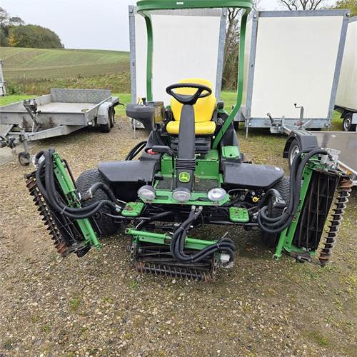 John Deere 7700 Precisioncut - מכסחת גינה: תמונה 2 John Deere 7700 Precisioncut - מכסחת גינה: תמונה 2