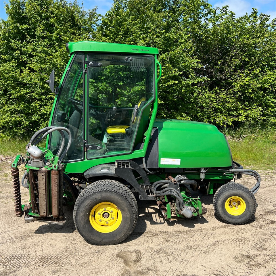John Deere 8700 PC FM - מכסחת גינה: תמונה 2 John Deere 8700 PC FM - מכסחת גינה: תמונה 2