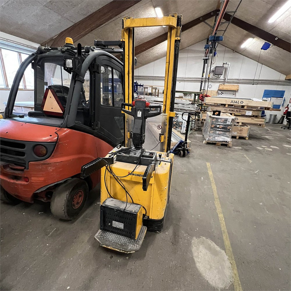 Jungheinrich Hawker Perfect Plus 3 PzB 300 - משאית משטחים: תמונה 2 Jungheinrich Hawker Perfect Plus 3 PzB 300 - משאית משטחים: תמונה 2