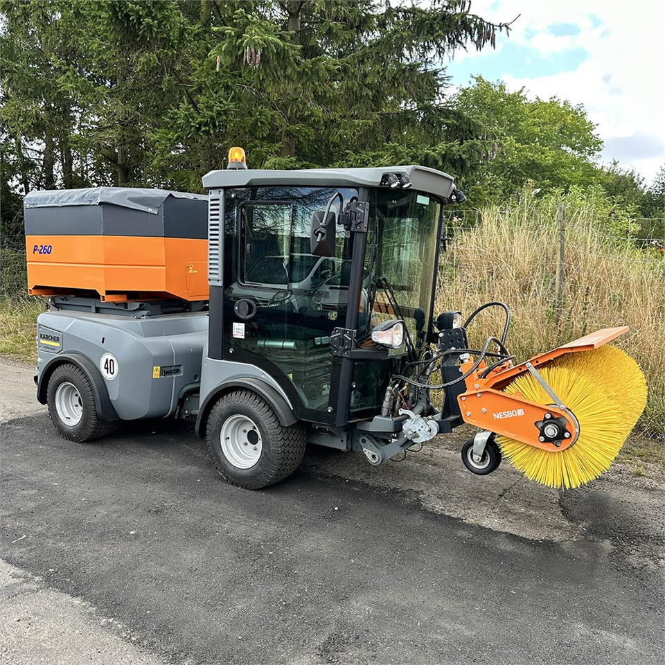 Kärcher MC130 - מטאטא כבישים: תמונה 1 Kärcher MC130 - מטאטא כבישים: תמונה 1