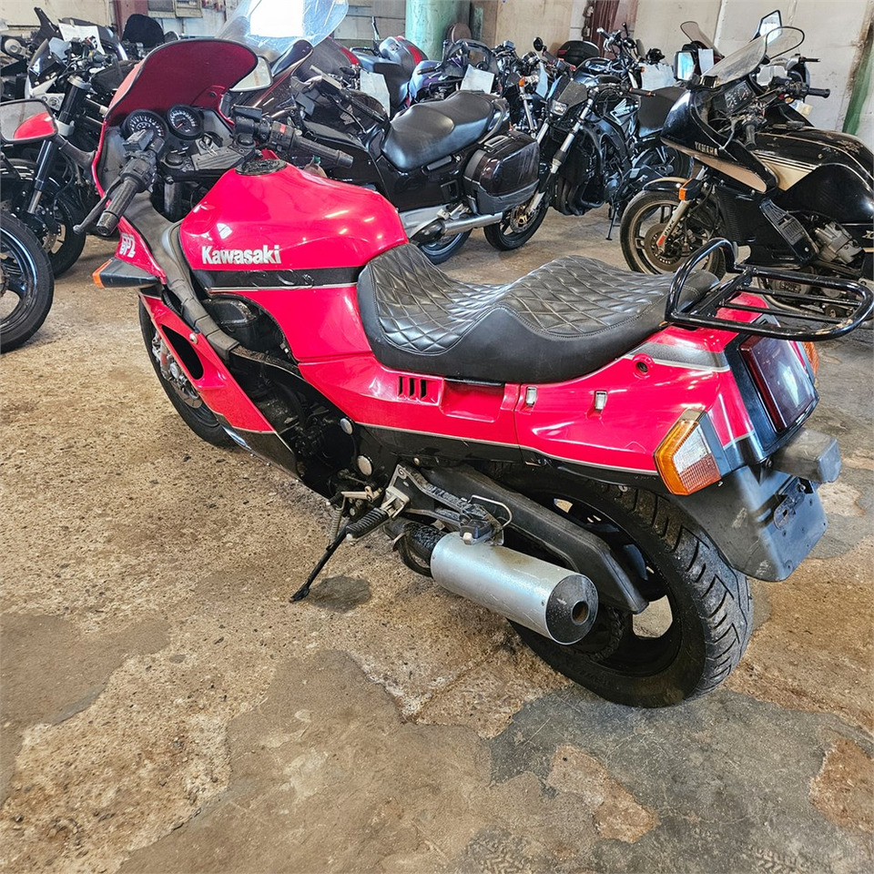 Kawasaki GPZ 1000 RX - אופנוע: תמונה 3 Kawasaki GPZ 1000 RX - אופנוע: תמונה 3