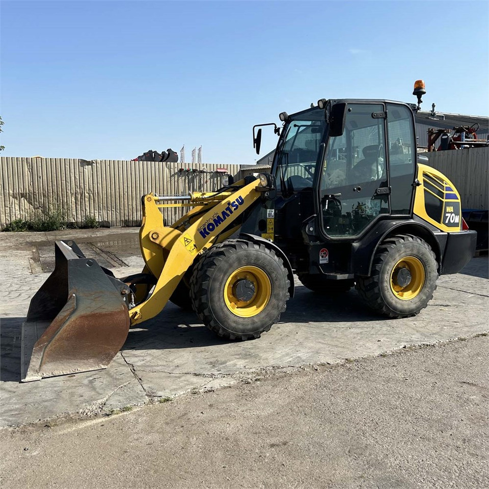 Komatsu WA70M - מעמיס גלגלים: תמונה 2 Komatsu WA70M - מעמיס גלגלים: תמונה 2