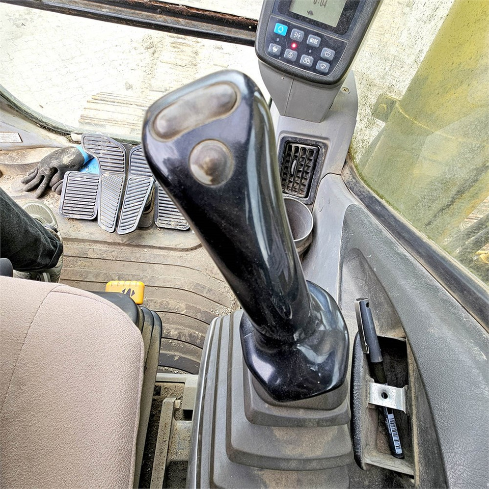 מחפר סורק New Holland E265: תמונה 10