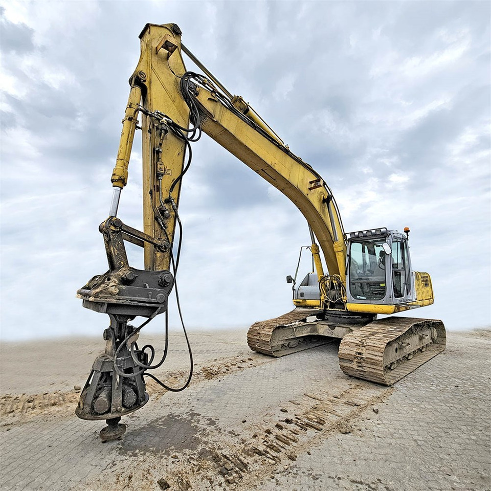 מחפר סורק New Holland E265: תמונה 6