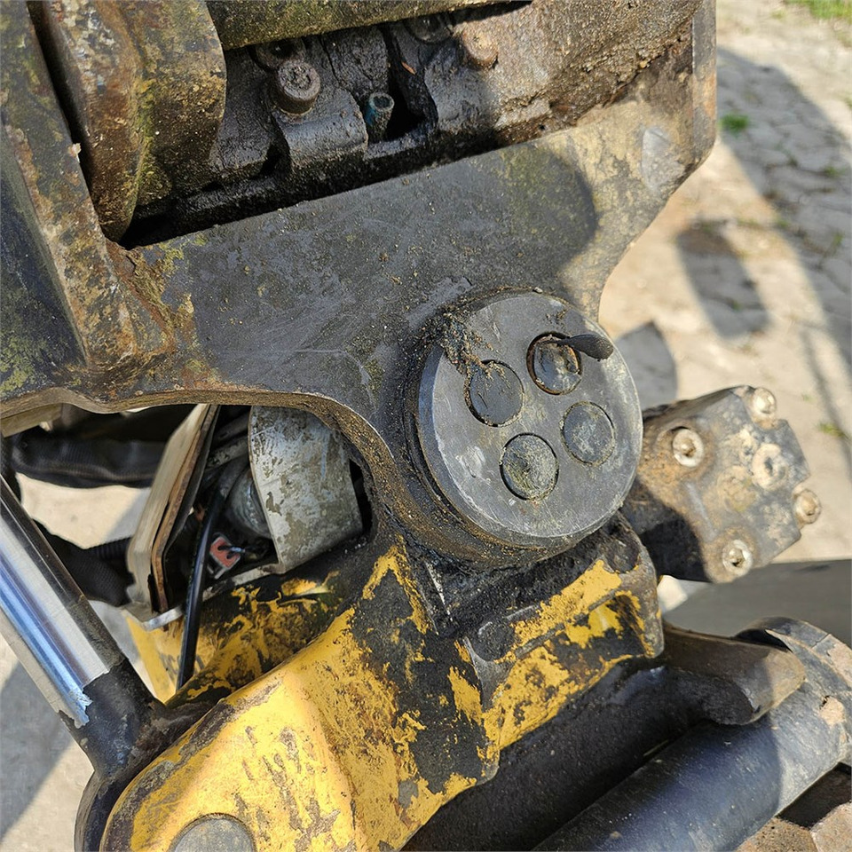 מיני מחפר New Holland E26C: תמונה 31 מיני מחפר New Holland E26C: תמונה 31