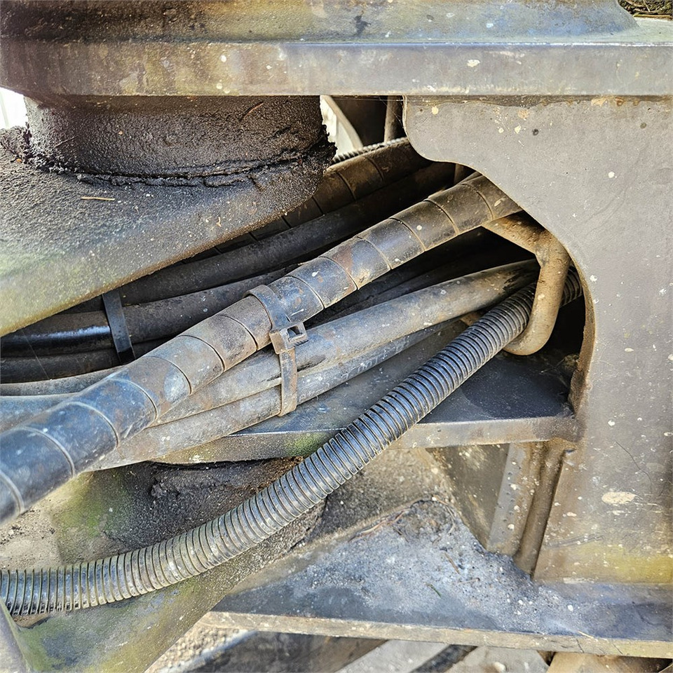 מיני מחפר New Holland E26C: תמונה 34 מיני מחפר New Holland E26C: תמונה 34