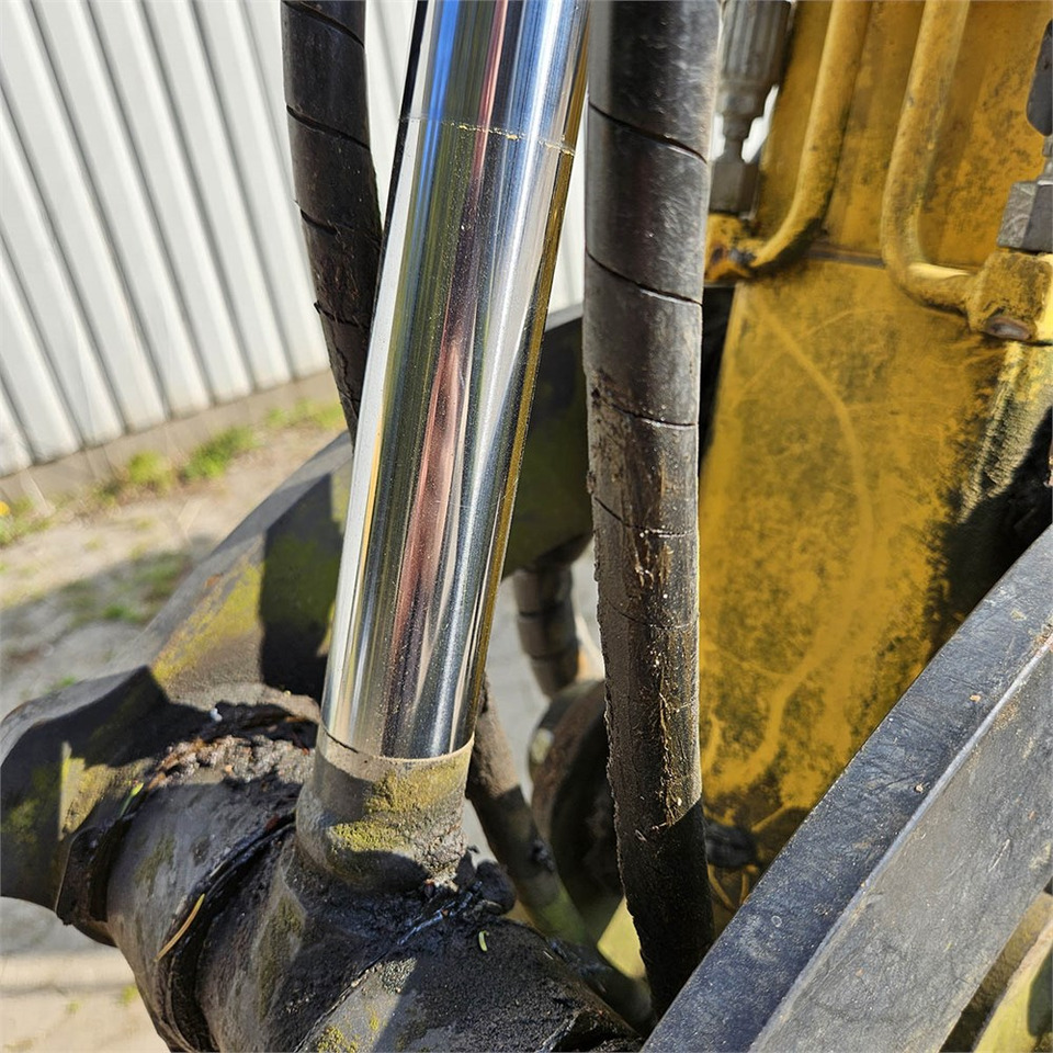 מיני מחפר New Holland E26C: תמונה 27 מיני מחפר New Holland E26C: תמונה 27