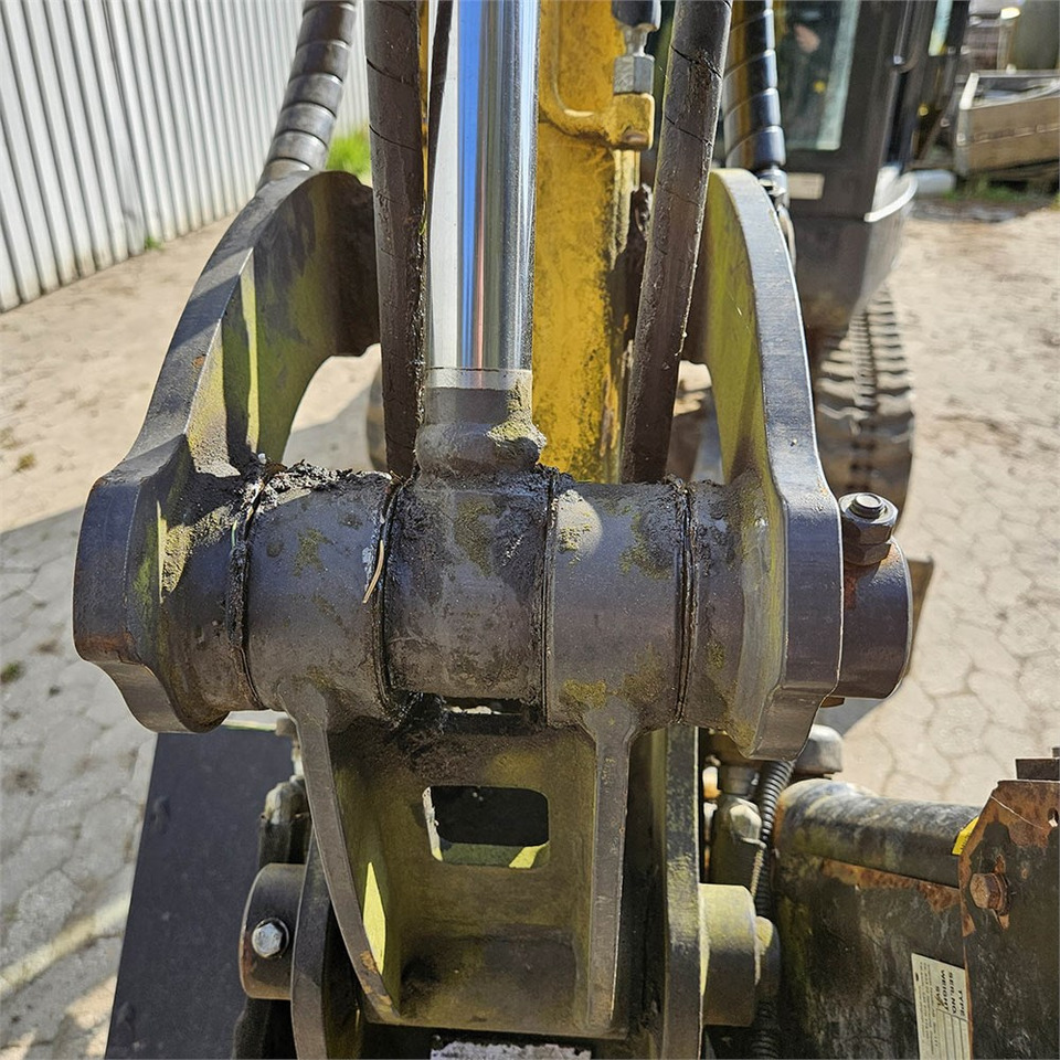 מיני מחפר New Holland E26C: תמונה 28 מיני מחפר New Holland E26C: תמונה 28