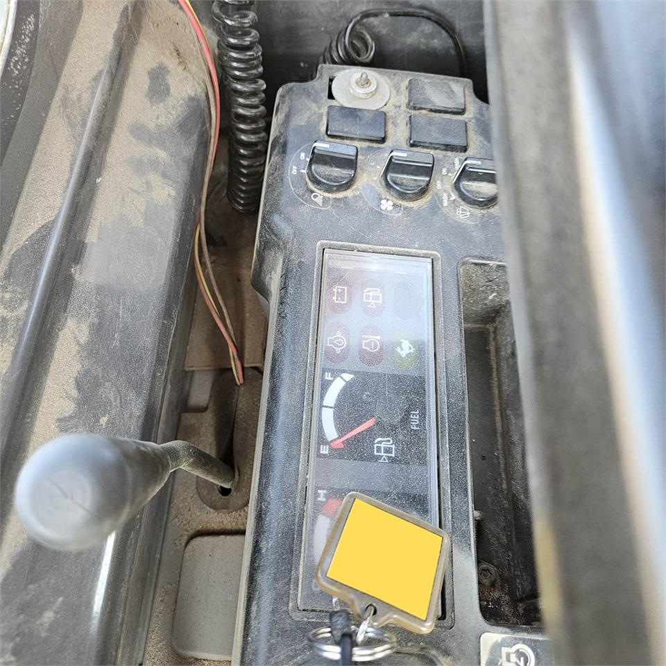 מיני מחפר New Holland E39 B: תמונה 16