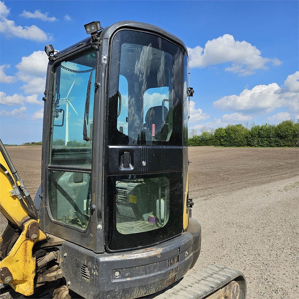 מיני מחפר New Holland E39 B: תמונה 9
