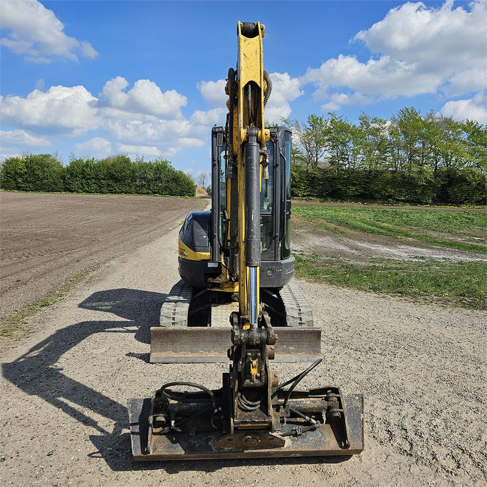 מיני מחפר New Holland E39 B: תמונה 8