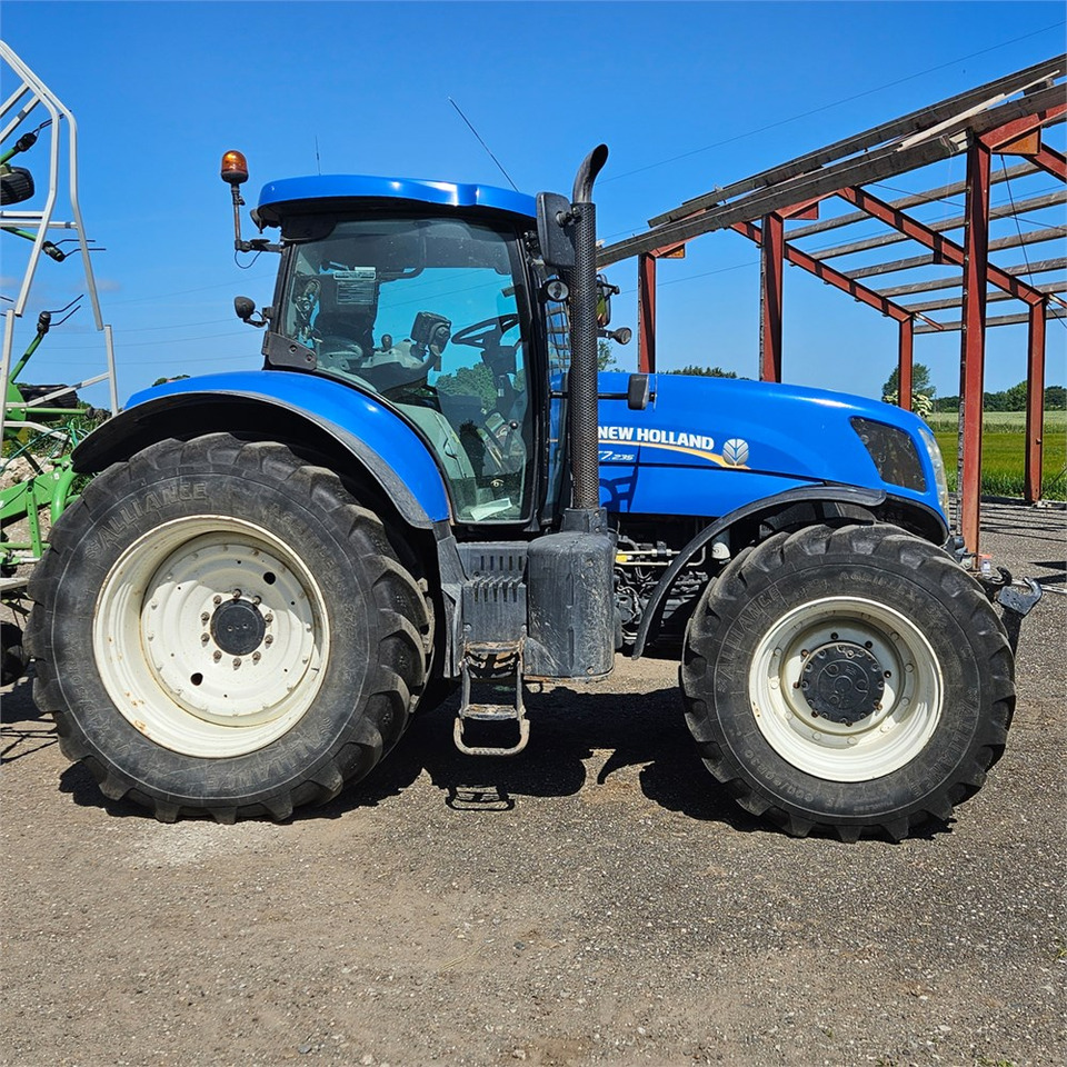 New Holland T7.235 Power Command - טרקטור חקלאי: תמונה 2 New Holland T7.235 Power Command - טרקטור חקלאי: תמונה 2