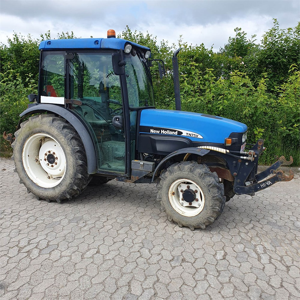 New Holland TN75 V - טרקטור חקלאי: תמונה 2 New Holland TN75 V - טרקטור חקלאי: תמונה 2