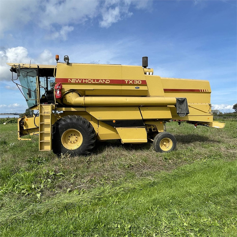 New Holland TX 30 - מקצרת קומבינה: תמונה 3 New Holland TX 30 - מקצרת קומבינה: תמונה 3