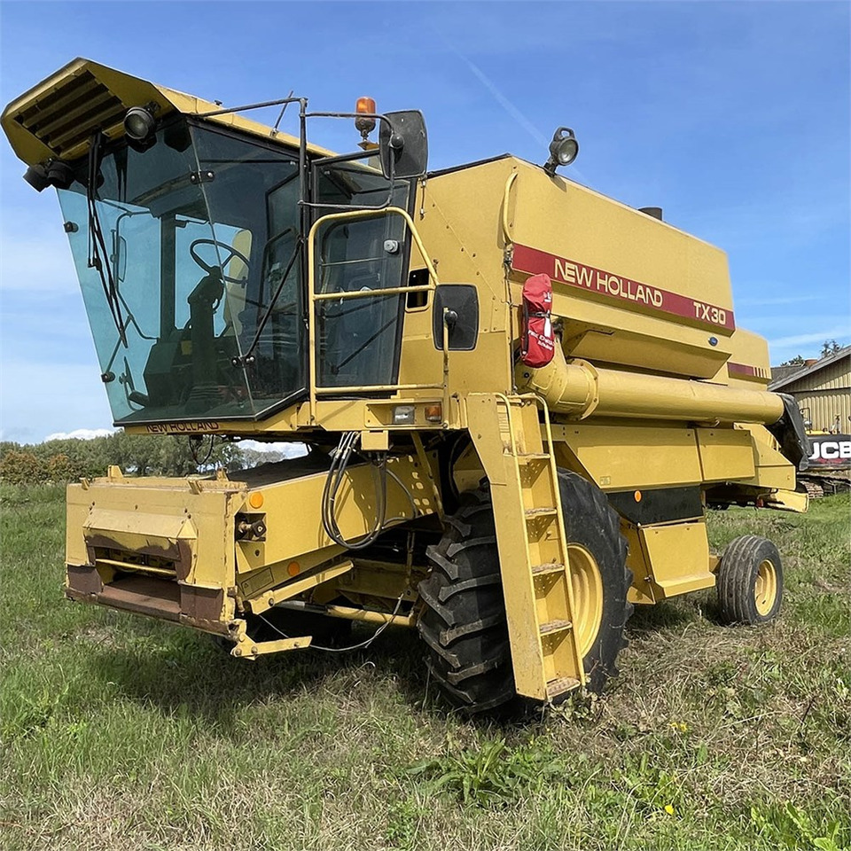 New Holland TX 30 - מקצרת קומבינה: תמונה 2 New Holland TX 30 - מקצרת קומבינה: תמונה 2