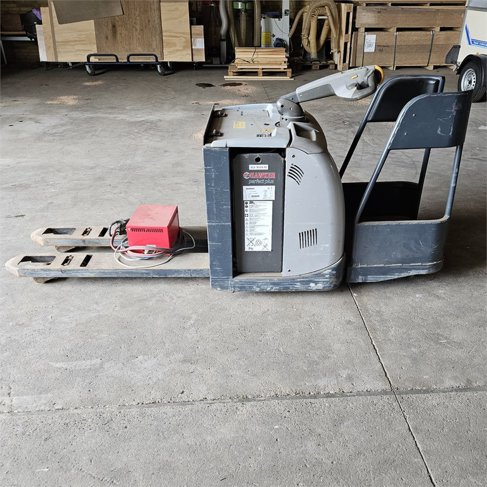 Nissan PLP/200P - משאית משטחים: תמונה 2 Nissan PLP/200P - משאית משטחים: תמונה 2