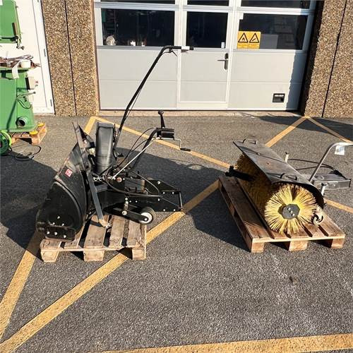 Stiga PA 501 Sweeper - מכסחת גינה: תמונה 1 Stiga PA 501 Sweeper - מכסחת גינה: תמונה 1