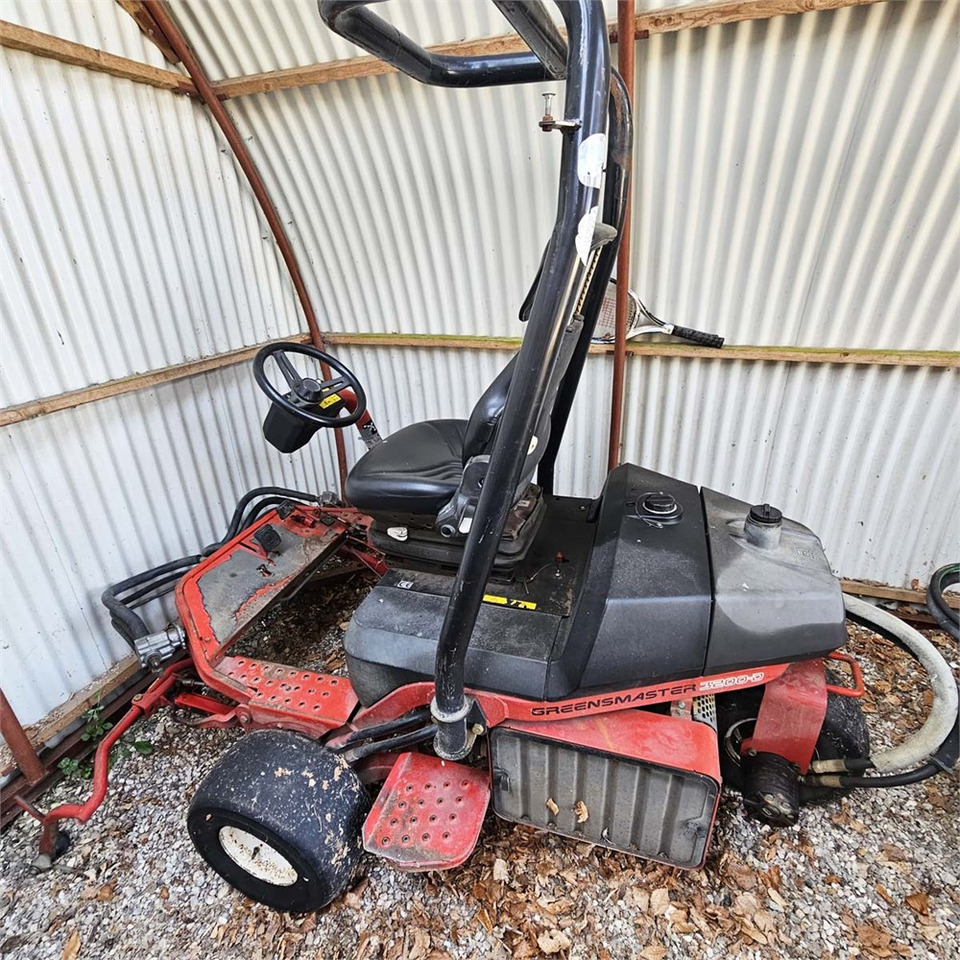 Toro Greensmaster 3200-D - מכסחת גינה: תמונה 2 Toro Greensmaster 3200-D - מכסחת גינה: תמונה 2