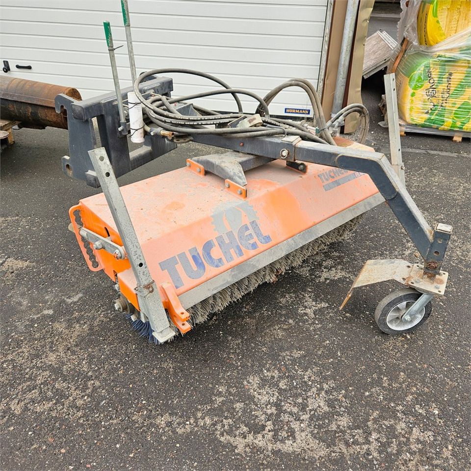 Tuchel Plus 590 - 135 - מטאטא: תמונה 1 Tuchel Plus 590 - 135 - מטאטא: תמונה 1
