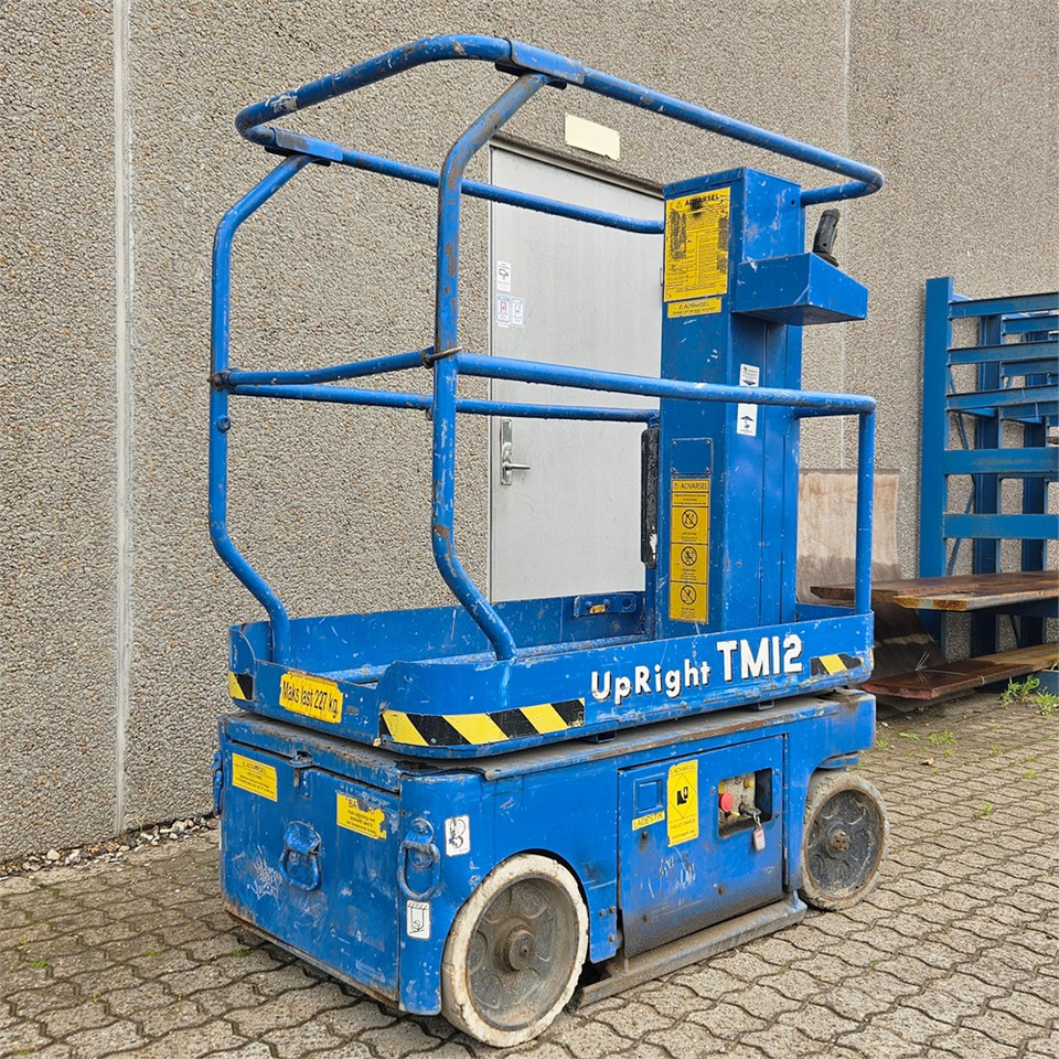UpRight TM12 - מעלית מספריים: תמונה 1 UpRight TM12 - מעלית מספריים: תמונה 1