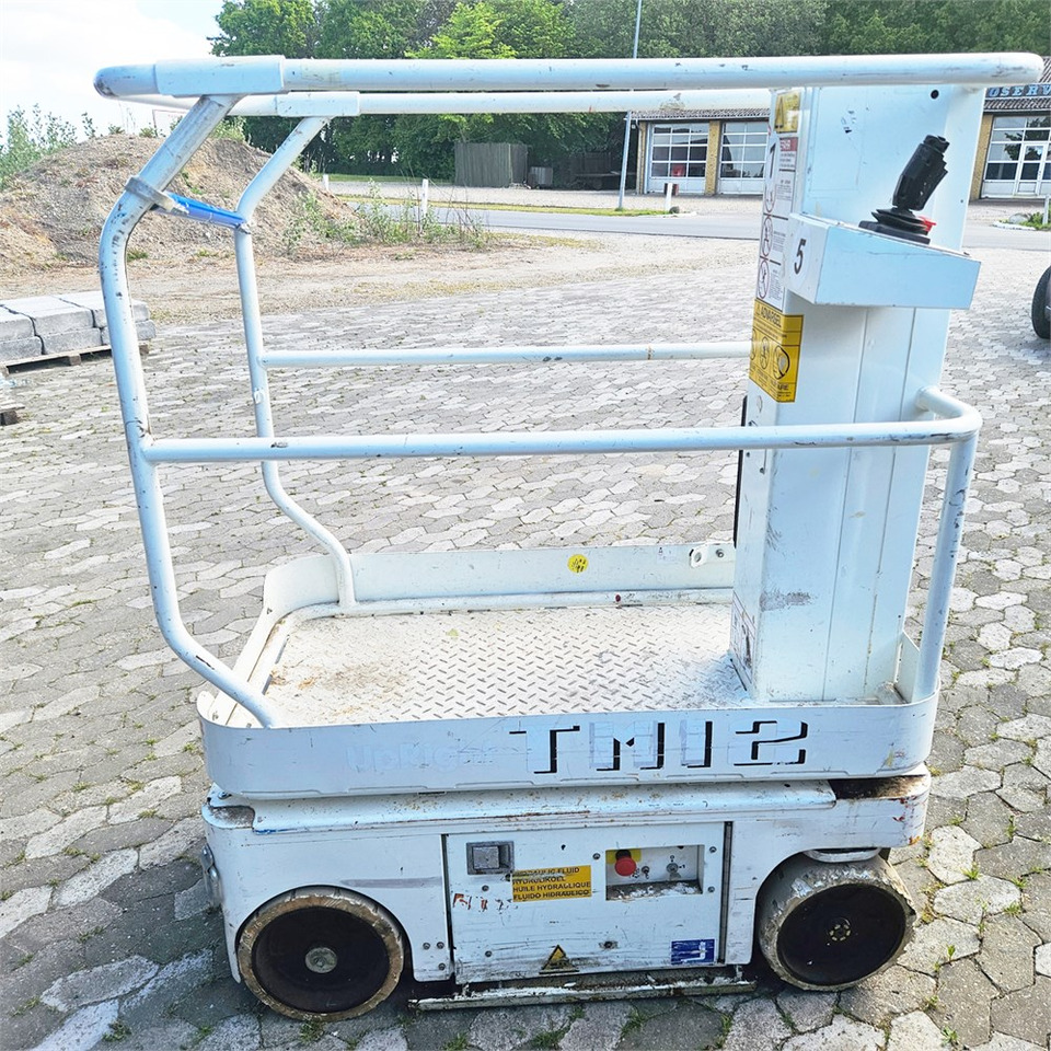 UpRight TM12 - מעלית תורן אנכית: תמונה 5 UpRight TM12 - מעלית תורן אנכית: תמונה 5