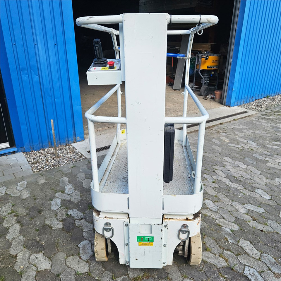 UpRight TM12 - מעלית תורן אנכית: תמונה 3 UpRight TM12 - מעלית תורן אנכית: תמונה 3