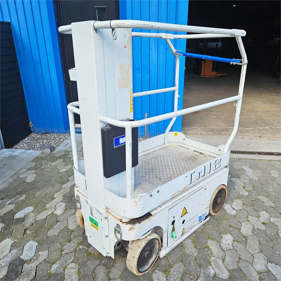 UpRight TM12 - מעלית תורן אנכית: תמונה 2 UpRight TM12 - מעלית תורן אנכית: תמונה 2