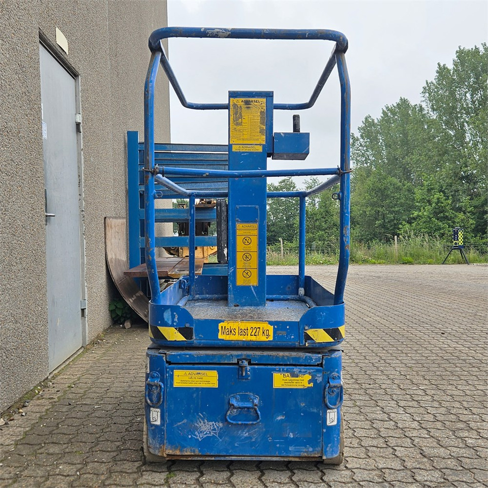 UpRight TM12 - מעלית מספריים: תמונה 2 UpRight TM12 - מעלית מספריים: תמונה 2