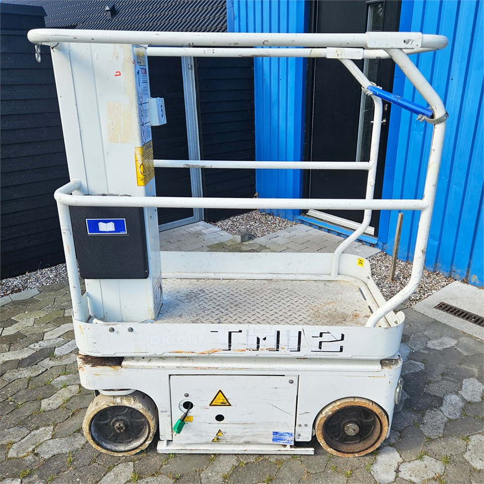 UpRight TM12 - מעלית תורן אנכית: תמונה 1 UpRight TM12 - מעלית תורן אנכית: תמונה 1