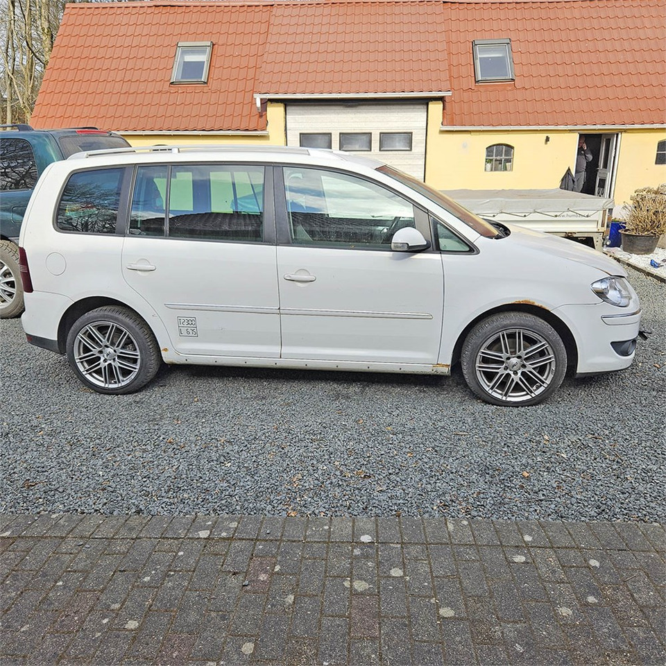 VW Touran Van 2,0 tdi automatisk - מכונית: תמונה 2 VW Touran Van 2,0 tdi automatisk - מכונית: תמונה 2
