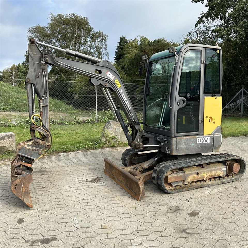 Volvo ECR25 D - מיני מחפר: תמונה 1 Volvo ECR25 D - מיני מחפר: תמונה 1