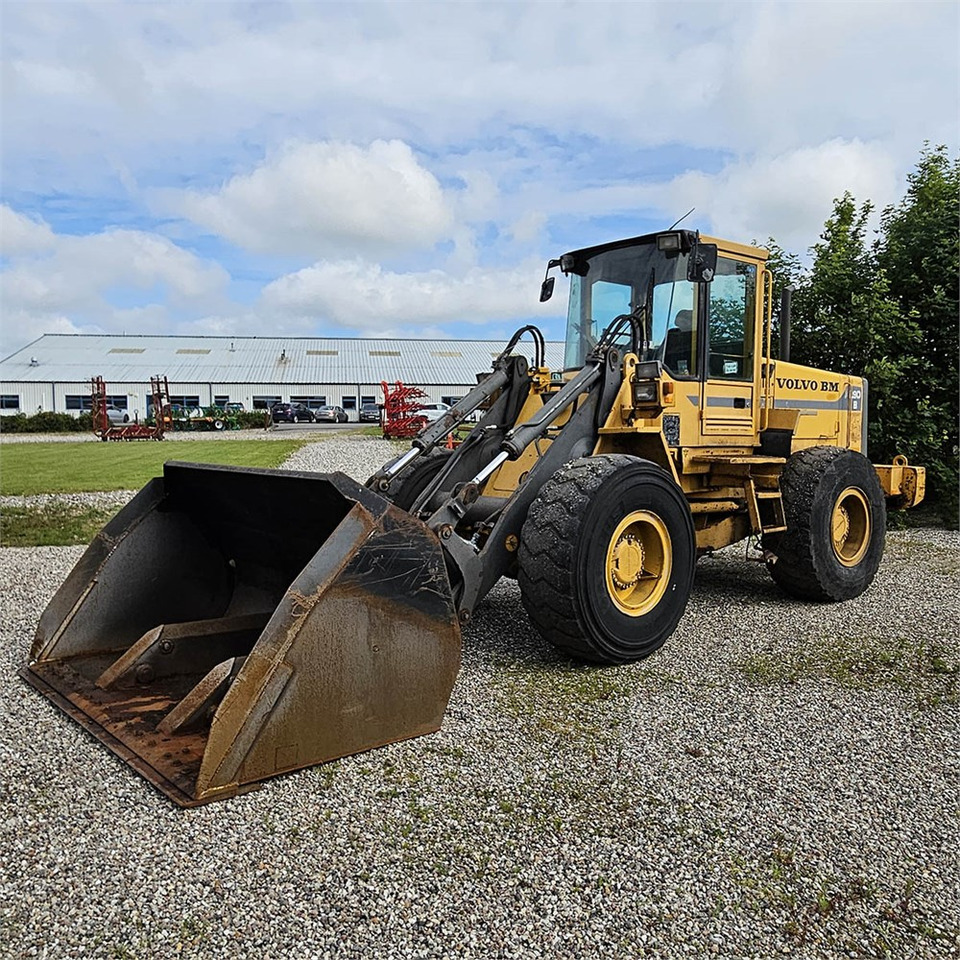 Volvo L90 B - מעמיס גלגלים: תמונה 1 Volvo L90 B - מעמיס גלגלים: תמונה 1