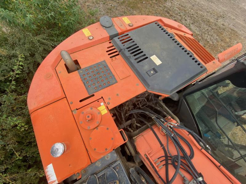 מחפר סורק Hitachi ZX225USLC-3: תמונה 15