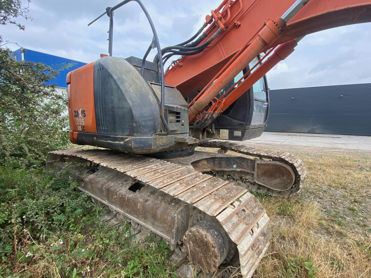 מחפר סורק Hitachi ZX225USLC-3: תמונה 6