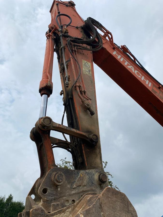 מחפר סורק Hitachi ZX225USLC-3: תמונה 10