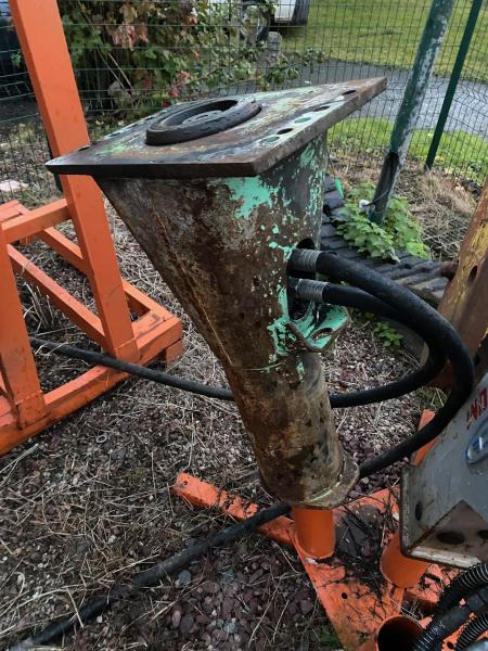 MONTABERT BRISE ROCHE POUR PELLE 5 A 8 TONNES - פטיש הידרולי: תמונה 1 MONTABERT BRISE ROCHE POUR PELLE 5 A 8 TONNES - פטיש הידרולי: תמונה 1