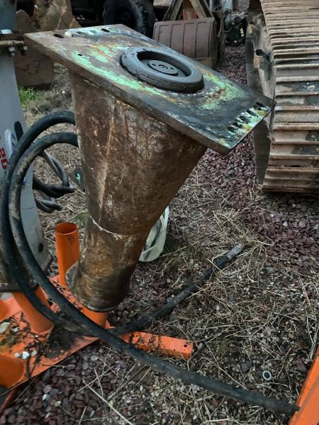 MONTABERT BRISE ROCHE POUR PELLE 5 A 8 TONNES - פטיש הידרולי: תמונה 2 MONTABERT BRISE ROCHE POUR PELLE 5 A 8 TONNES - פטיש הידרולי: תמונה 2
