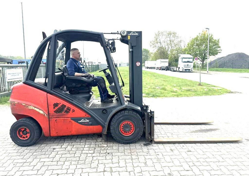 Linde H30D-02 - מלגזת סולר: תמונה 1 Linde H30D-02 - מלגזת סולר: תמונה 1